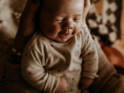 Les soins de développement du nouveau-né : l’importance de la posture de l’enroulement