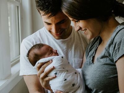 Pas juste spectateur — la vraie place du père/co-parent de la grossesse au post-partum